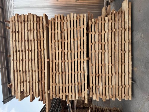 Newest Factory Price Solid Wood Board SAWN TIMBER MAKE PALLET Wood Timber Buyers Other Timber